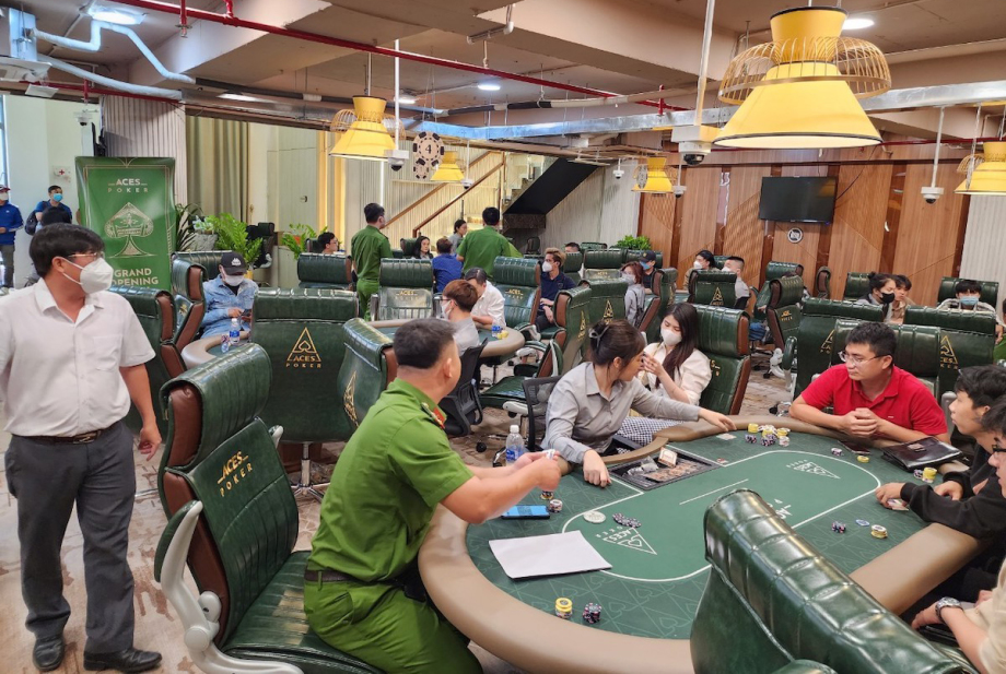 The Poker People: Tham Gia Poker Online Và Xây Dựng Đội Nhóm