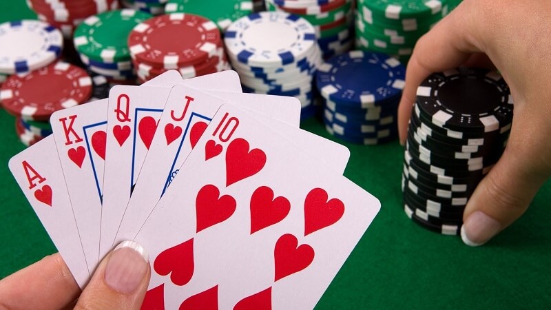 Tìm Hiểu Thùng Phá Sảnh Trong Poker: Bí Quyết Thắng Lớn