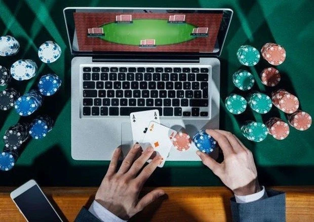 Chơi đánh bài poker online có bịp không? Làm sao để tránh bị lừa?